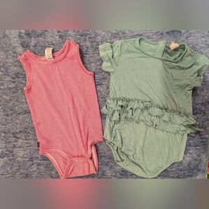 2 Bodysuits